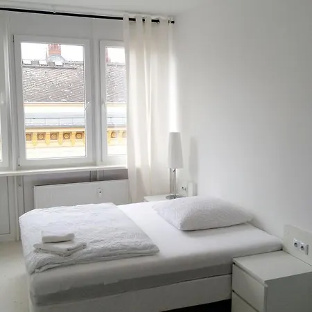 Hotell Business One